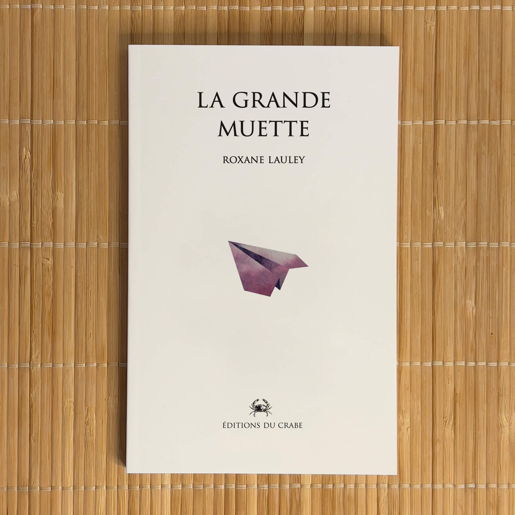 Couverture de La Grande Muette, le premier ouvrage de Roxane Lauley paru aux Editions du Crabe